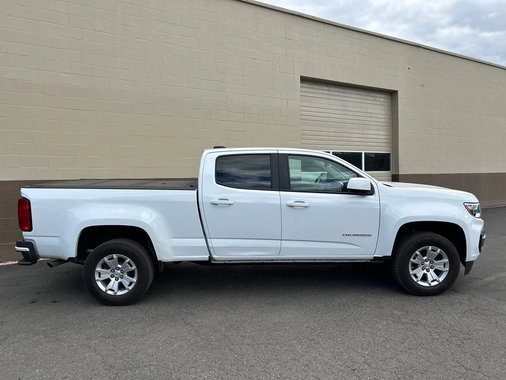 Used 2022 White Chevrolet LT image 3