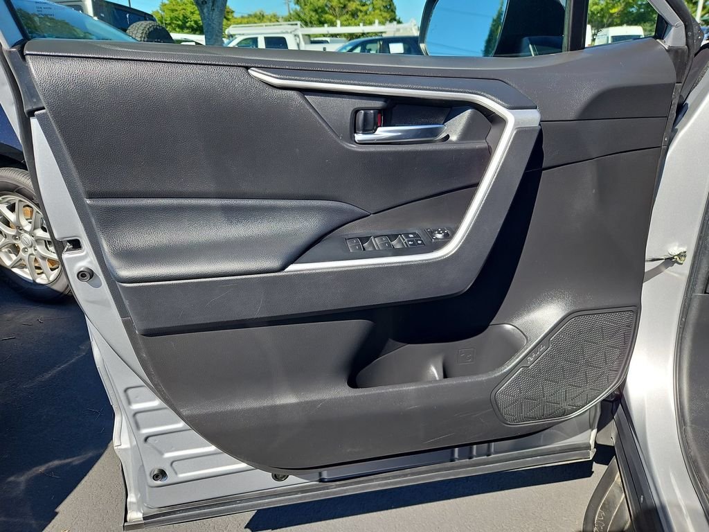 Used 2022 Silver Sky Metallic Toyota XLE image 10