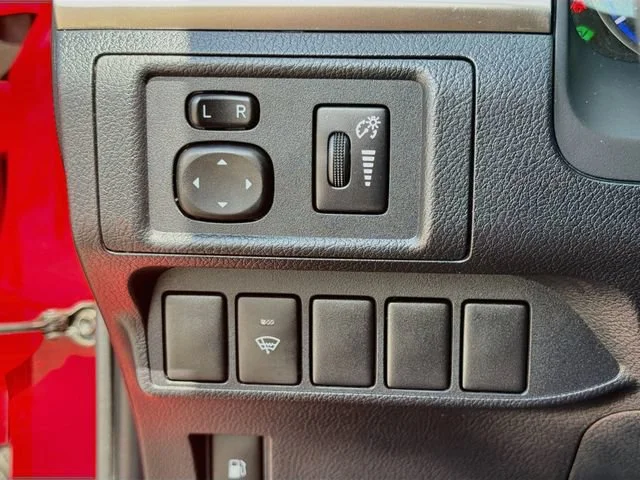Used 2014 Red Line Lexus Hybrid image 31
