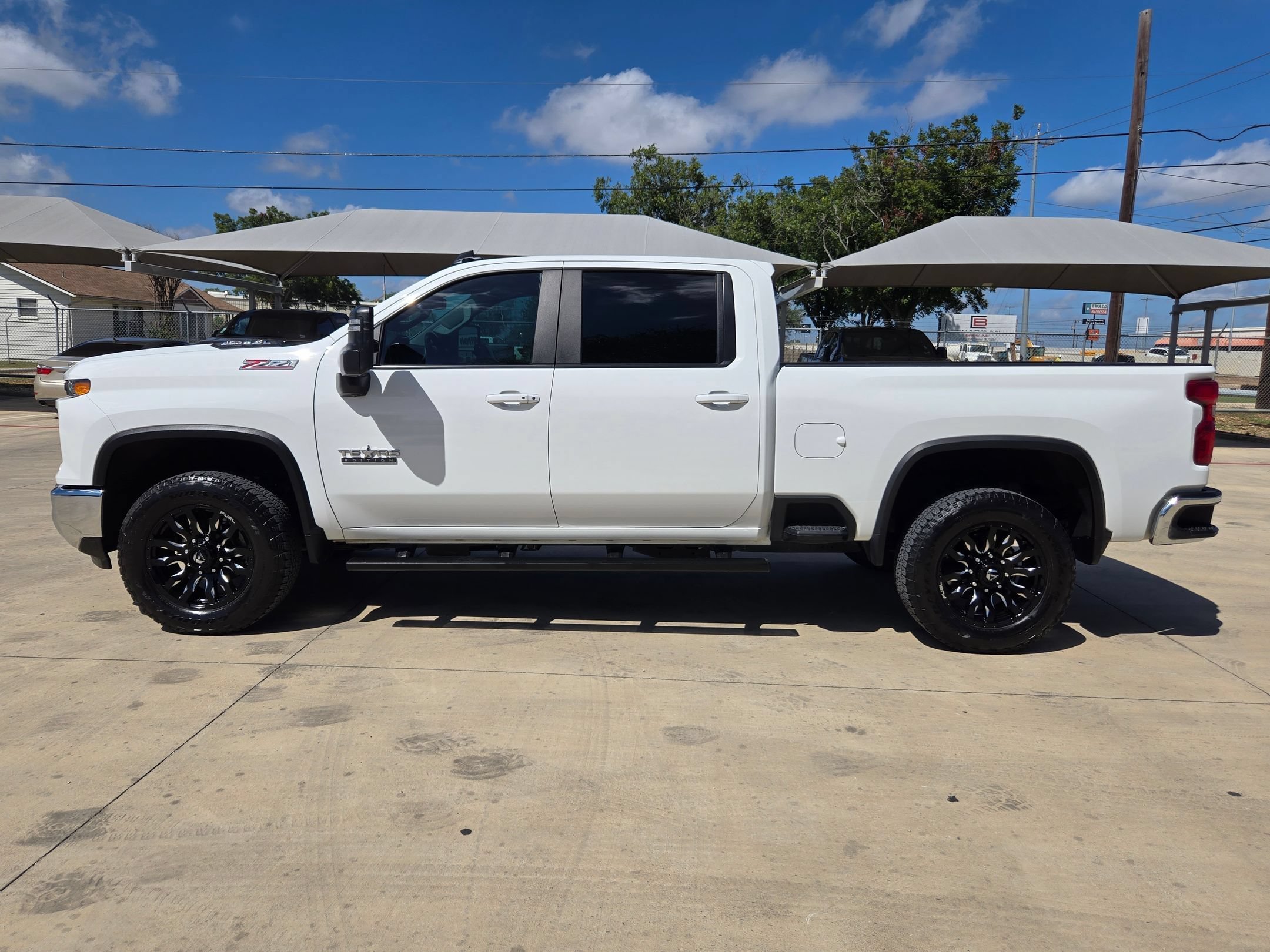 Used 2025 Summit White Chevrolet LT image 4