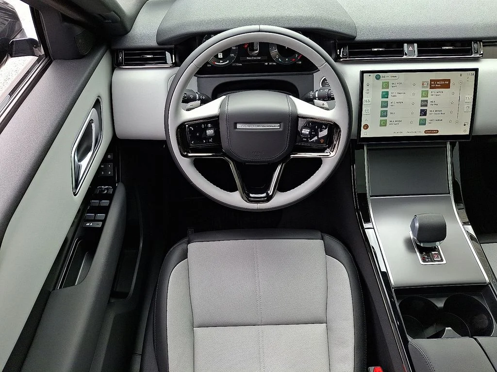 New 2026 Santorini Black Land Rover S image 7