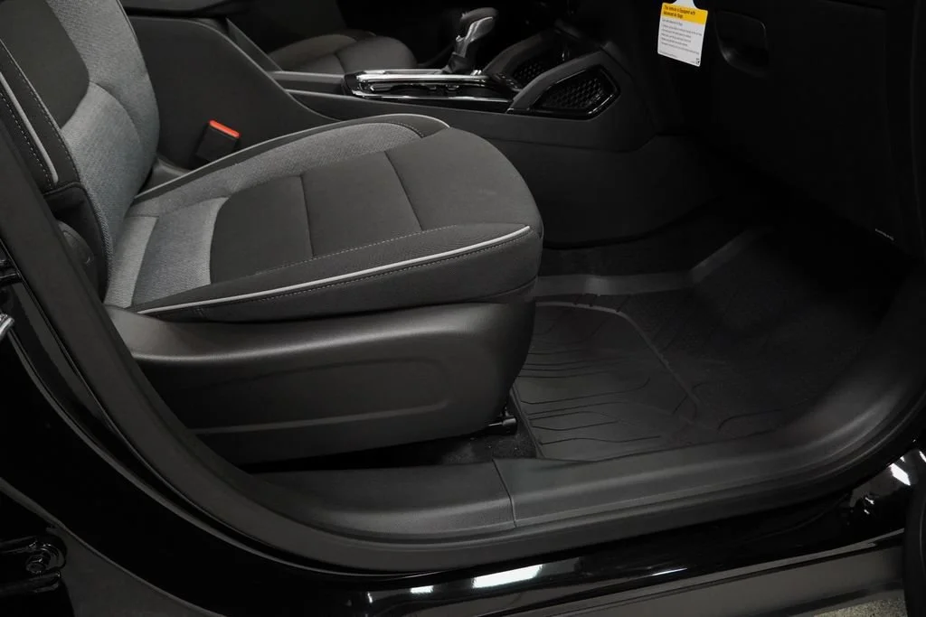 New 2026 Mosaic Black Metallic Chevrolet LT image 30