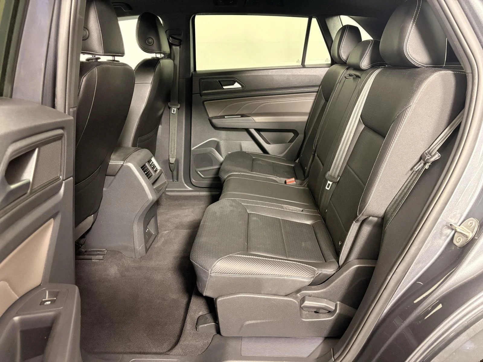 Used 2021 Platinum Gray Metallic Volkswagen 3.6L V6 SE w/Technology image 15