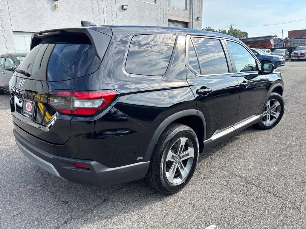 Used 2023 Black Honda EX-L image 6