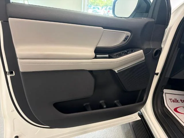 New 2027 Star White Metallic Tri-Coat Ford MAX Active image 28