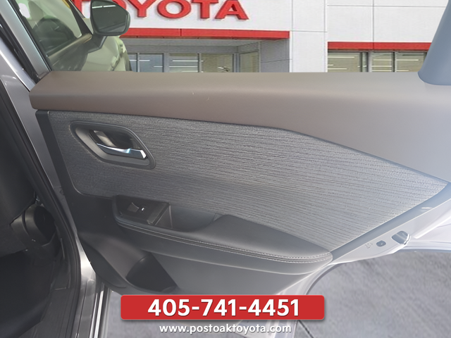 Used 2021 Gray Nissan SV image 26