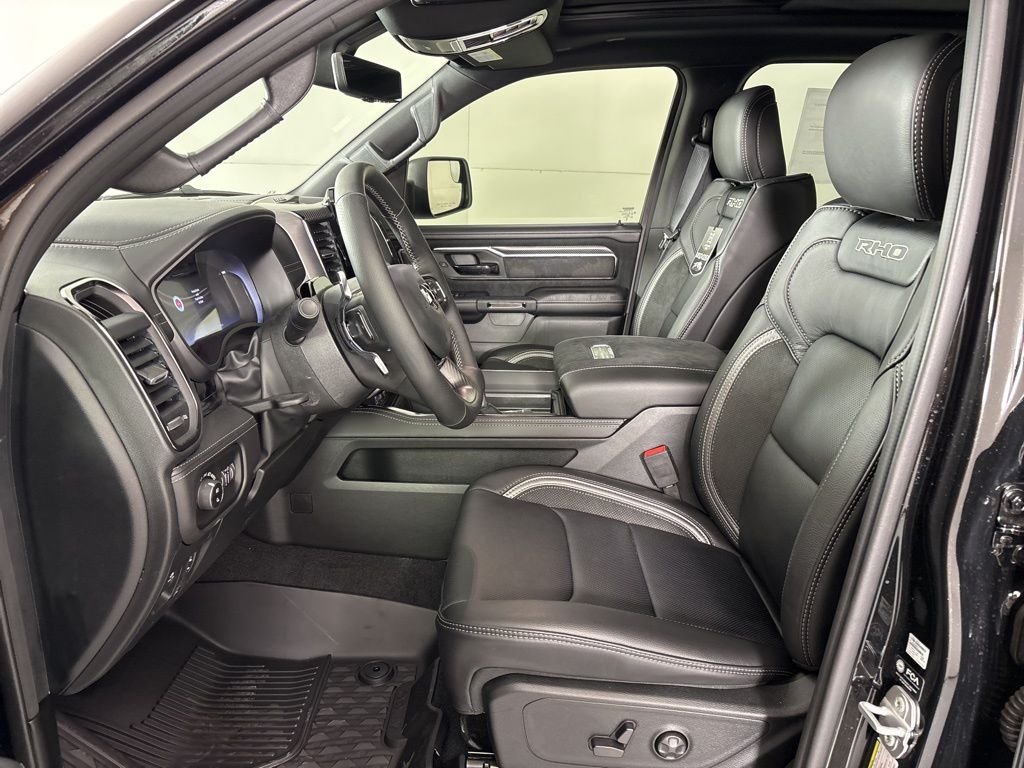 New 2026 Diamond Black Crystal Pearl-Coat Exterior Paint RAM RHO image 25