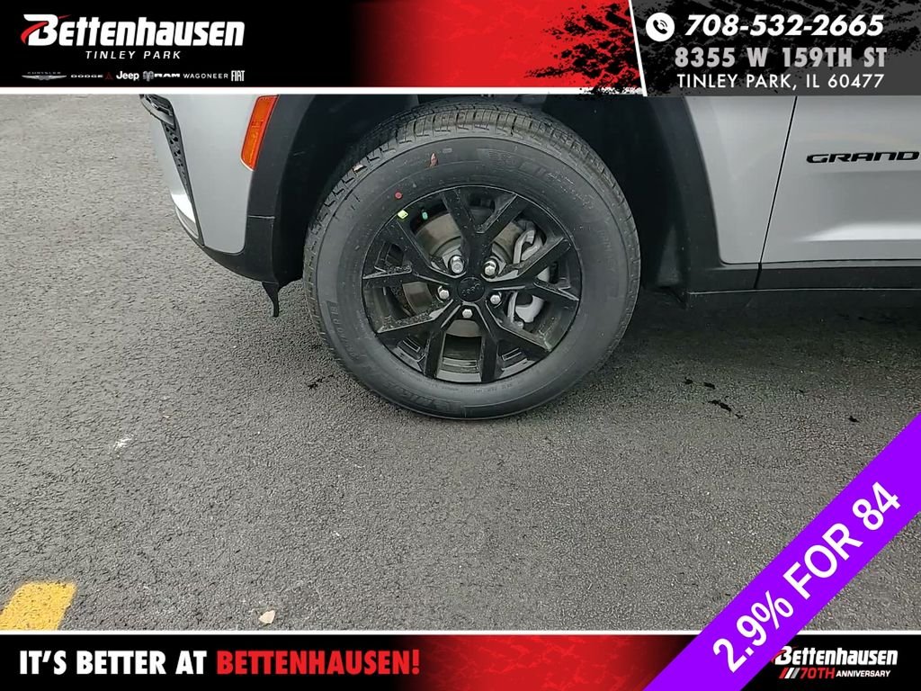 New 2026 Silver Zynith Exterior Paint Jeep Altitude image 9
