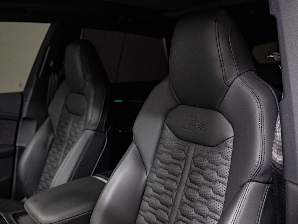 Used 2025 Mythos Black Metallic Audi 4.0T image 23