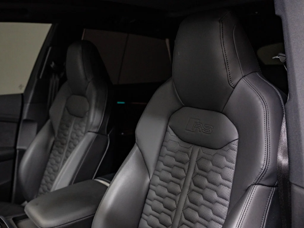 Used 2025 Mythos Black Metallic Audi 4.0T image 23