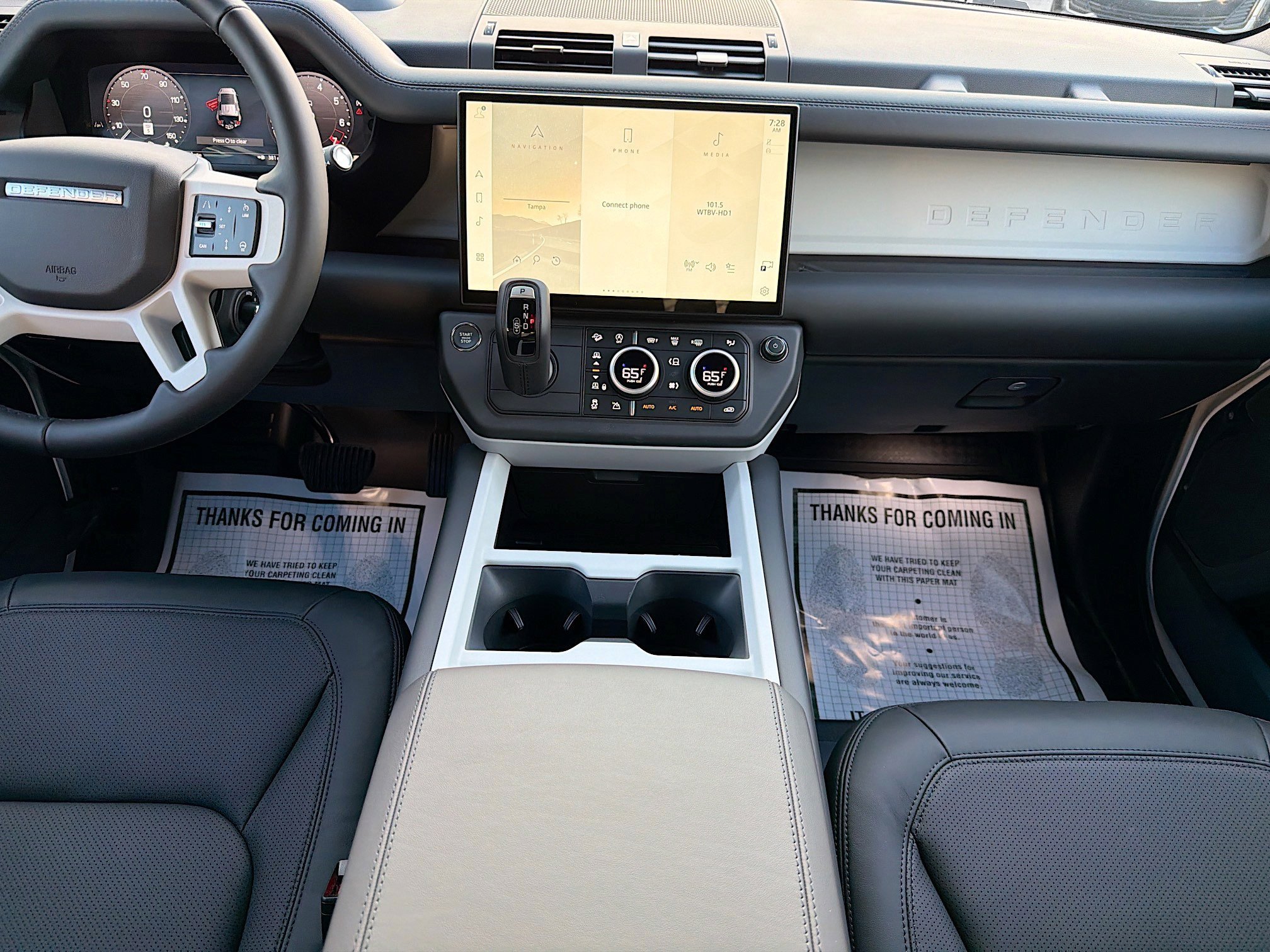 New 2026 Fuji White Land Rover X-Dynamic SE image 18