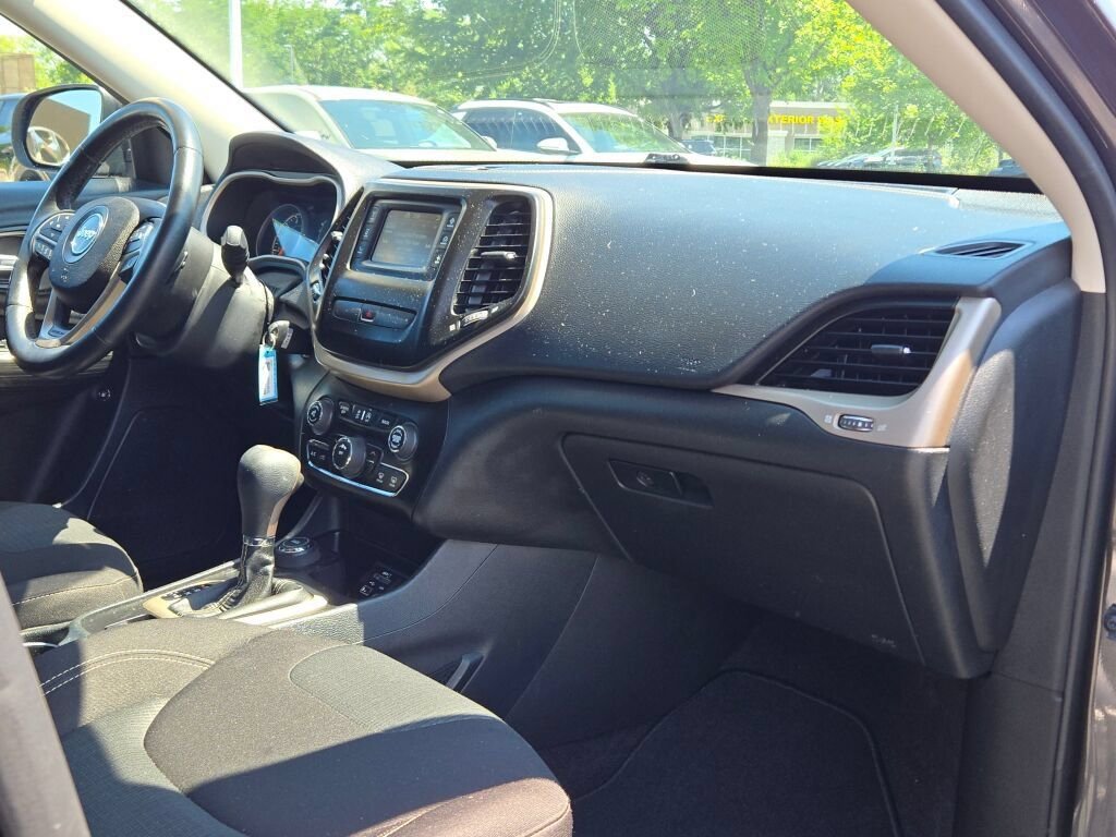 Used 2016 Gray Jeep Latitude image 7