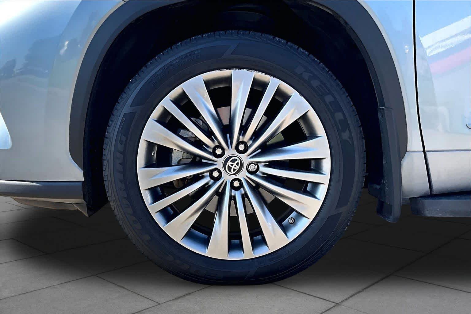 Used 2021 Moon Dust Toyota Hybrid Platinum image 10
