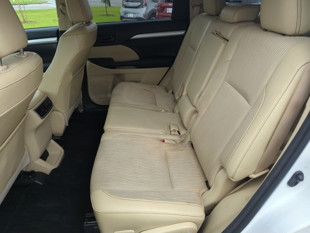 Used 2017 White Toyota LE Plus image 27