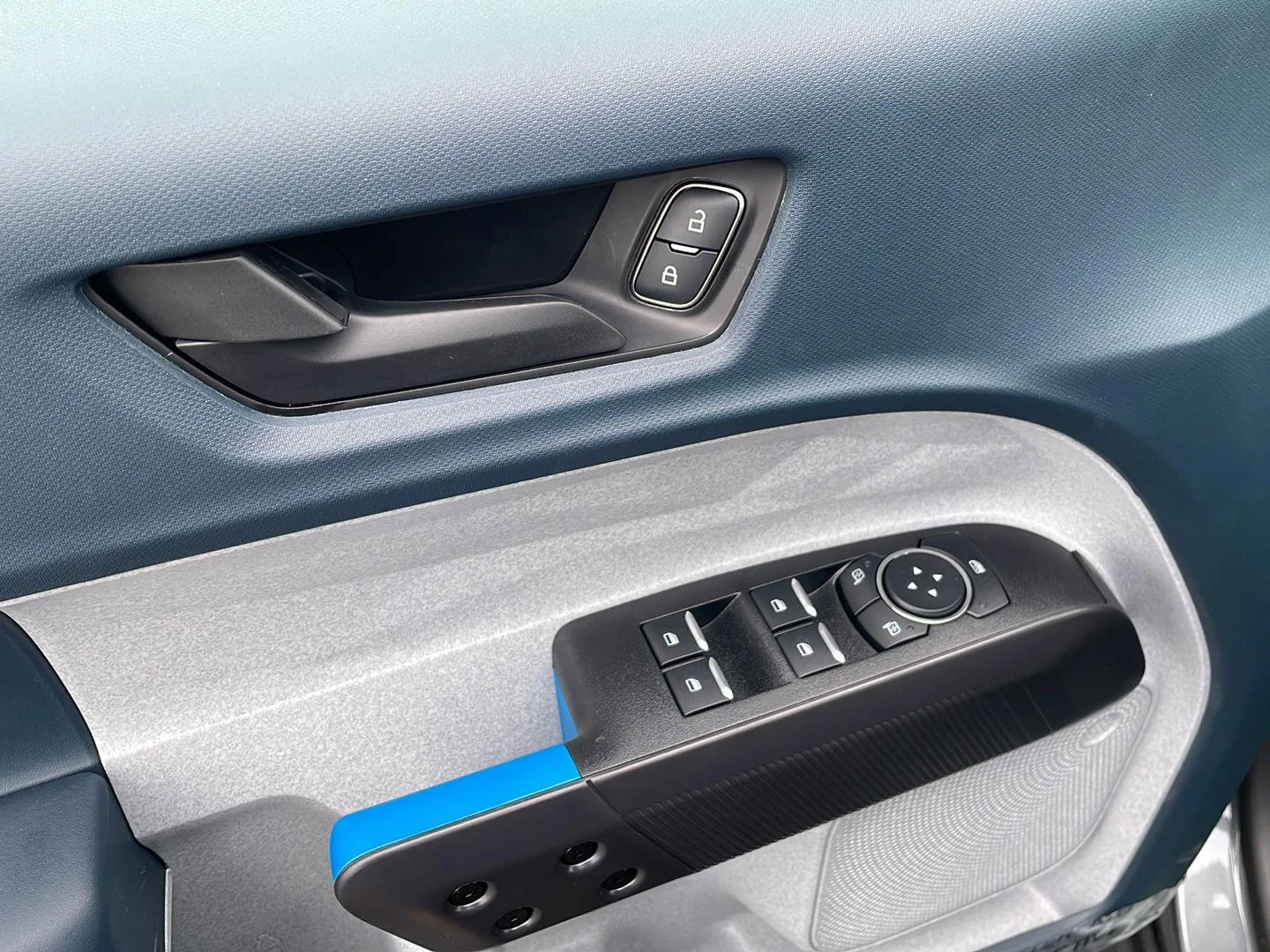 New 2026 Carbonized Gray Metallic Ford XLT image 10