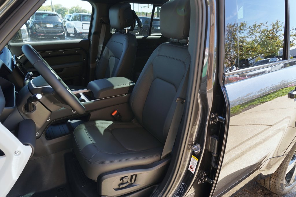 New 2026 Carpathian Grey Land Rover X-Dynamic SE image 13