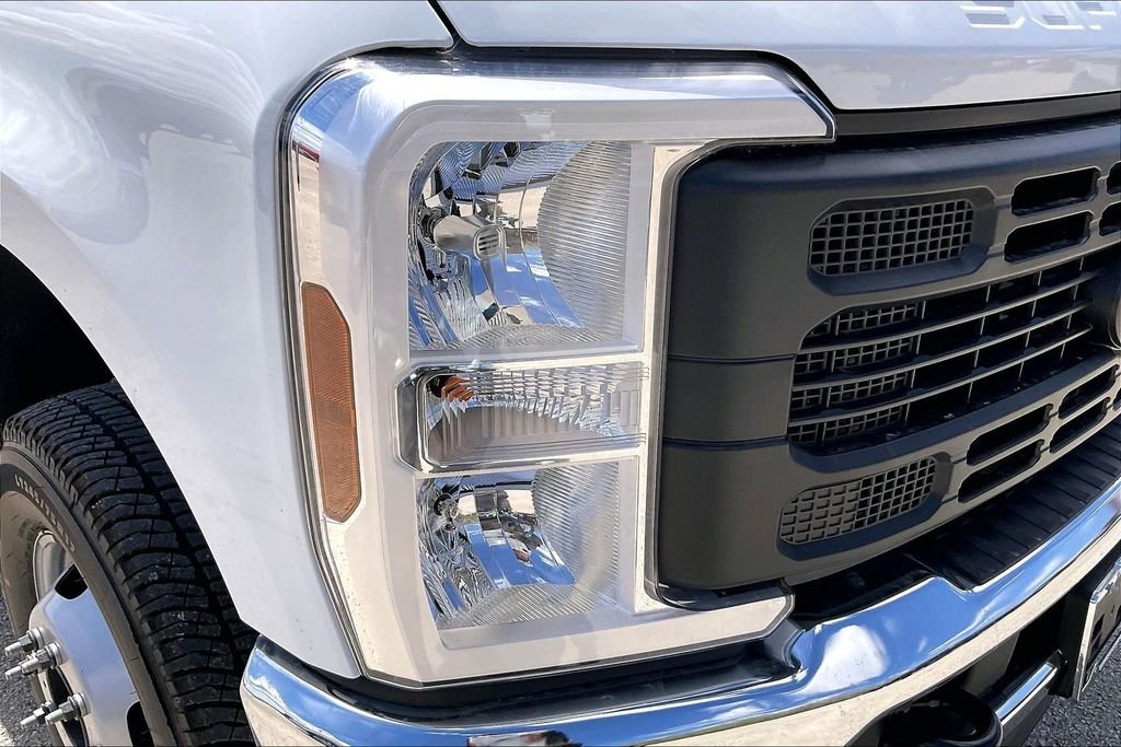 New 2026 Ford Super Duty F-350 XL 4D Crew Cab