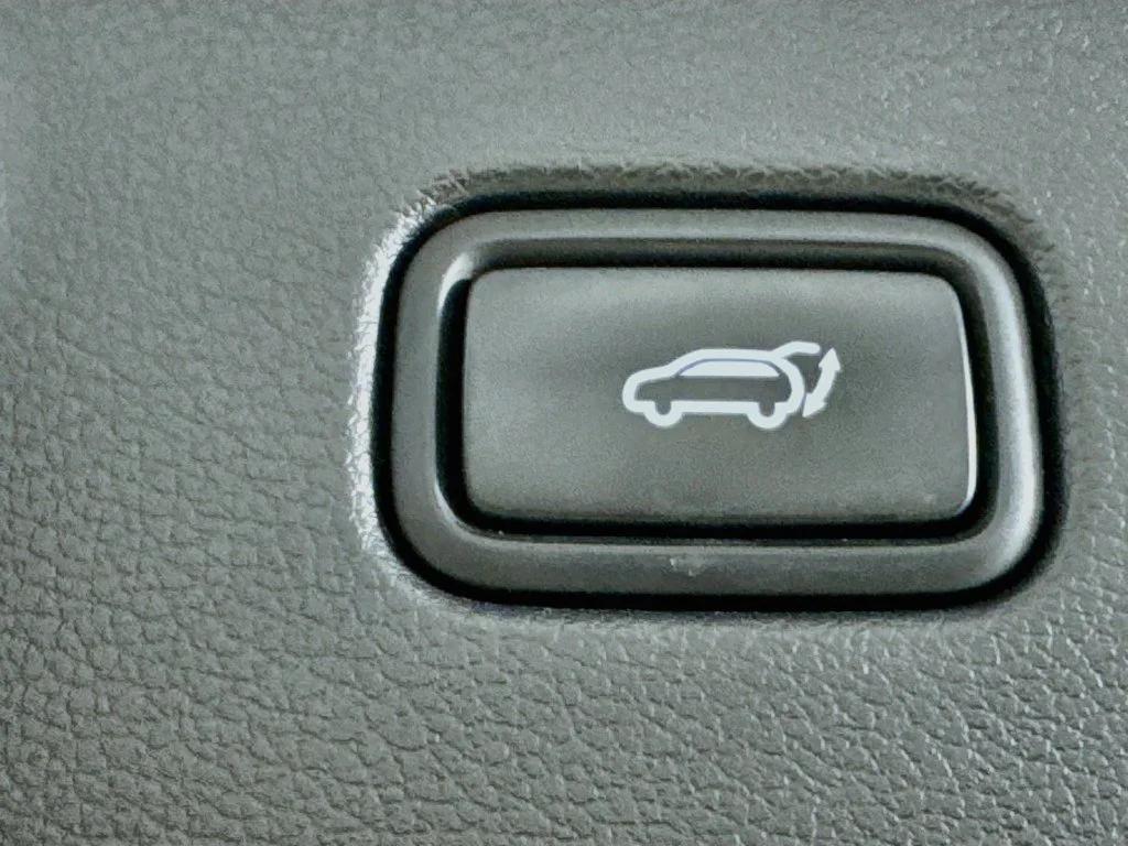 Used 2023 White Hyundai Calligraphy image 34