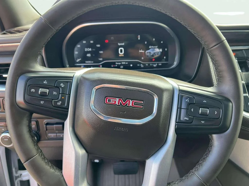 Used 2023 White Frost Tricoat GMC SLT image 9