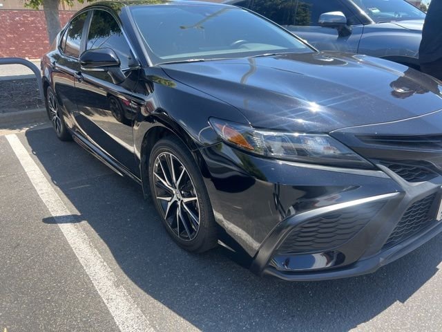 2023 Toyota Camry SE's photo