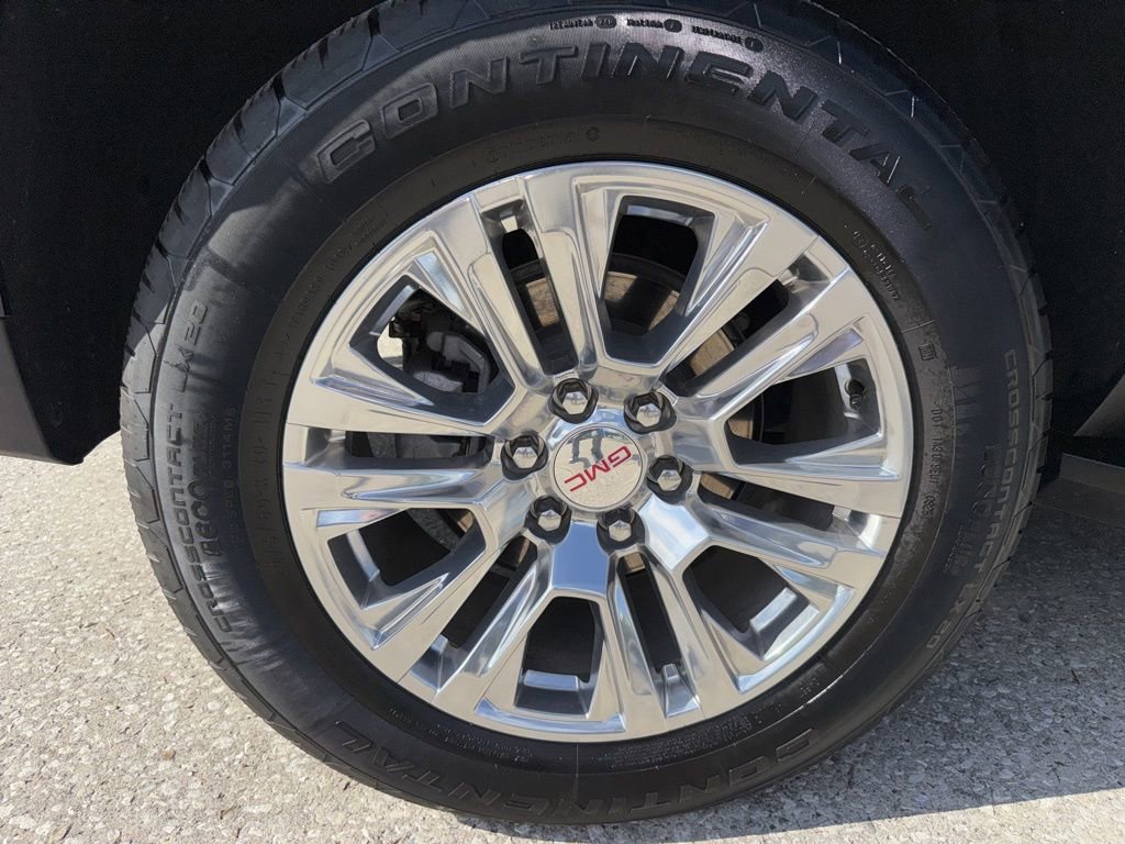 2025 GMC Yukon Denali - Photo 43