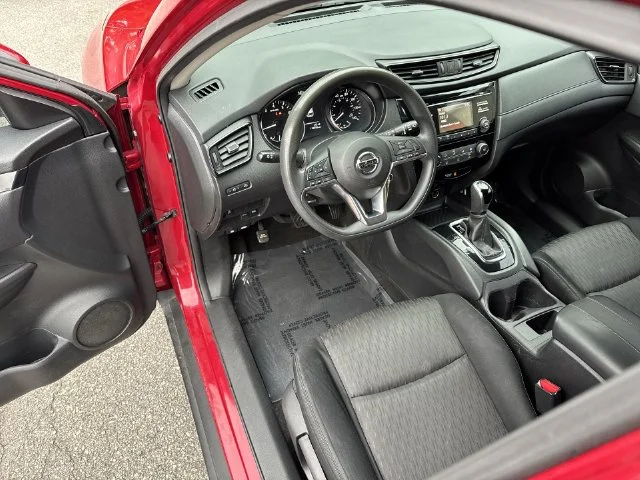 Used 2017 Red Nissan S image 15
