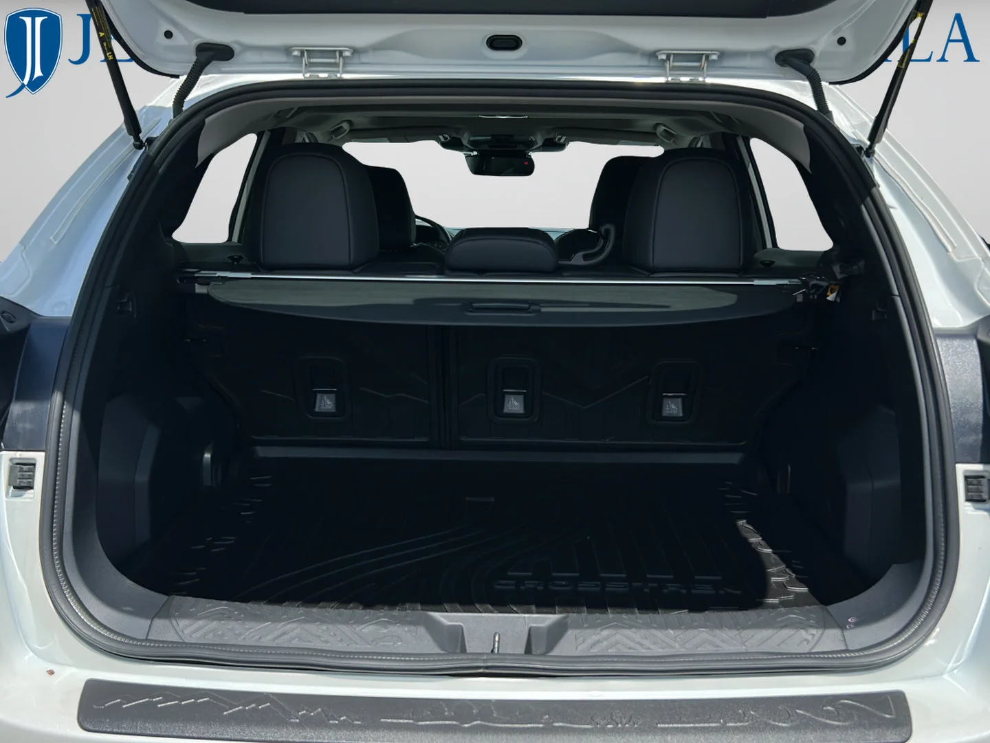 Used 2025 Crystal White Pearl Subaru Limited image 9
