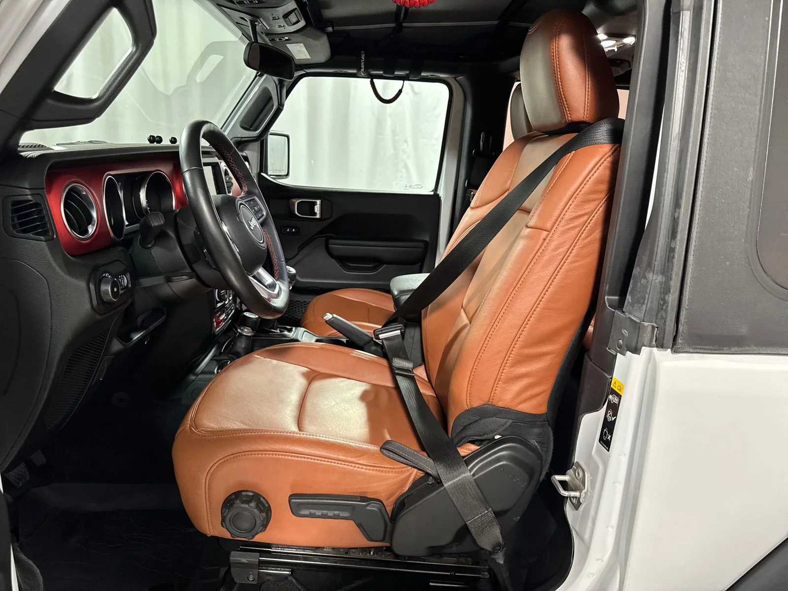 Used 2020 Bright White Clearcoat Jeep Rubicon image 3