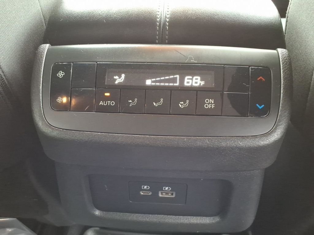 Used 2025 Gun Metallic Nissan SV v6 w/3rd row seating & remote start image 30