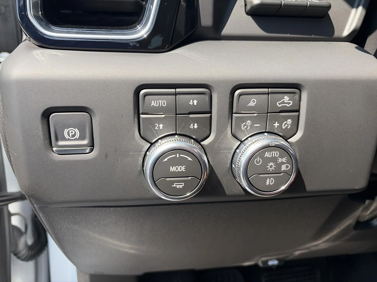 Used 2026 Glacier White Tricoat GMC Denali Ultimate image 24