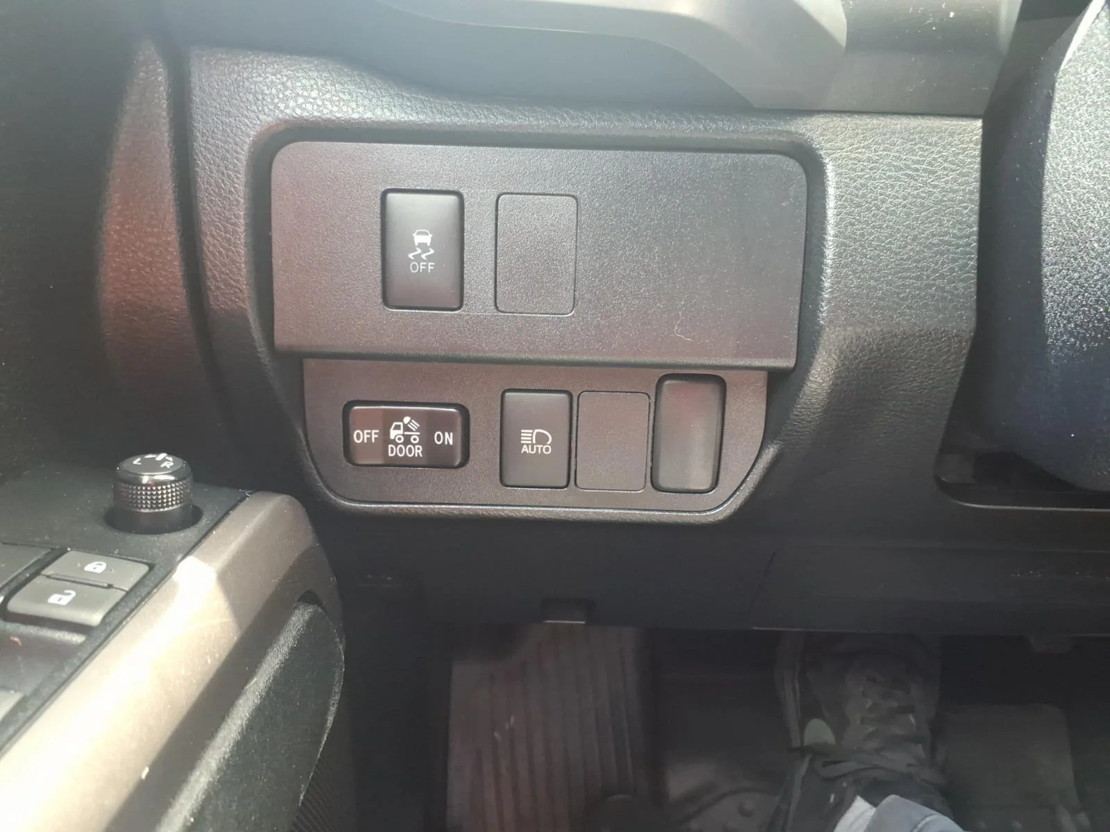 Used 2021 Cement Toyota SR5 image 24
