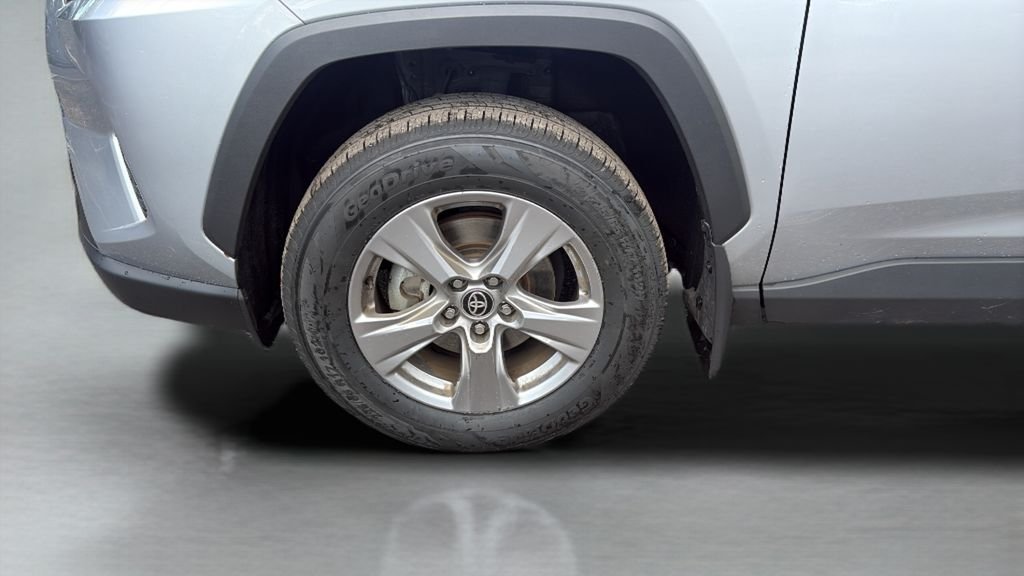 2025 Toyota RAV4 XLE - Photo 25