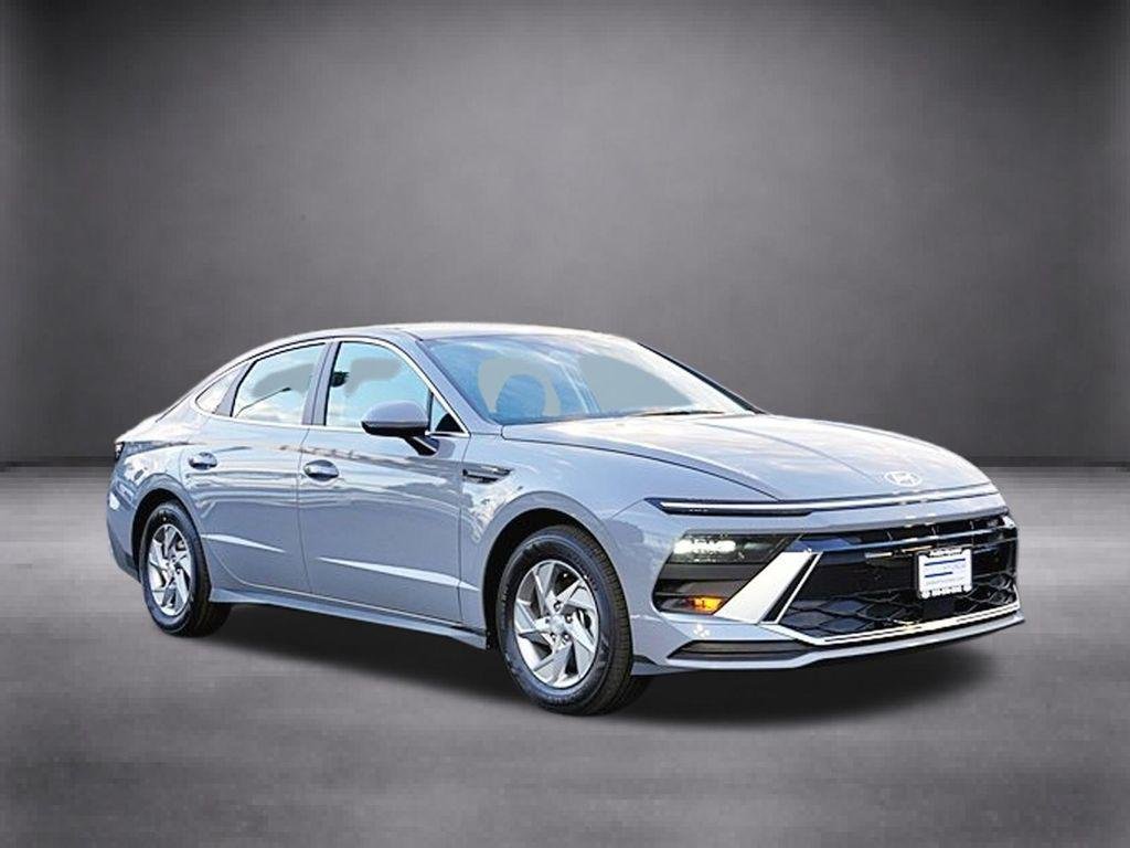 New 2026 Blue Hyundai SE image 2