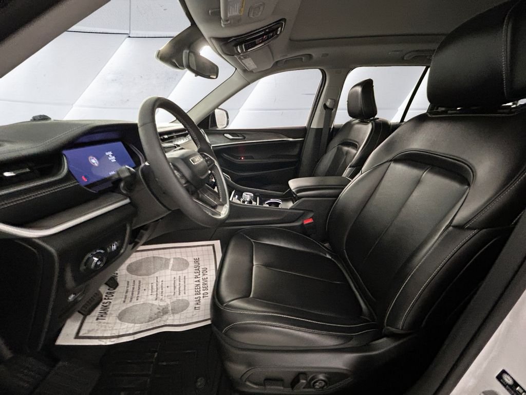 Used 2023 White Jeep Limited image 7