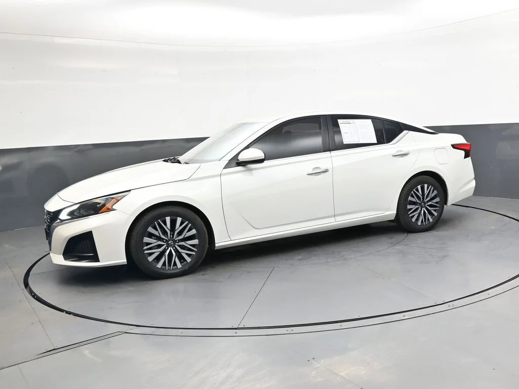 Used 2023 White Nissan 2.5 SV image 11