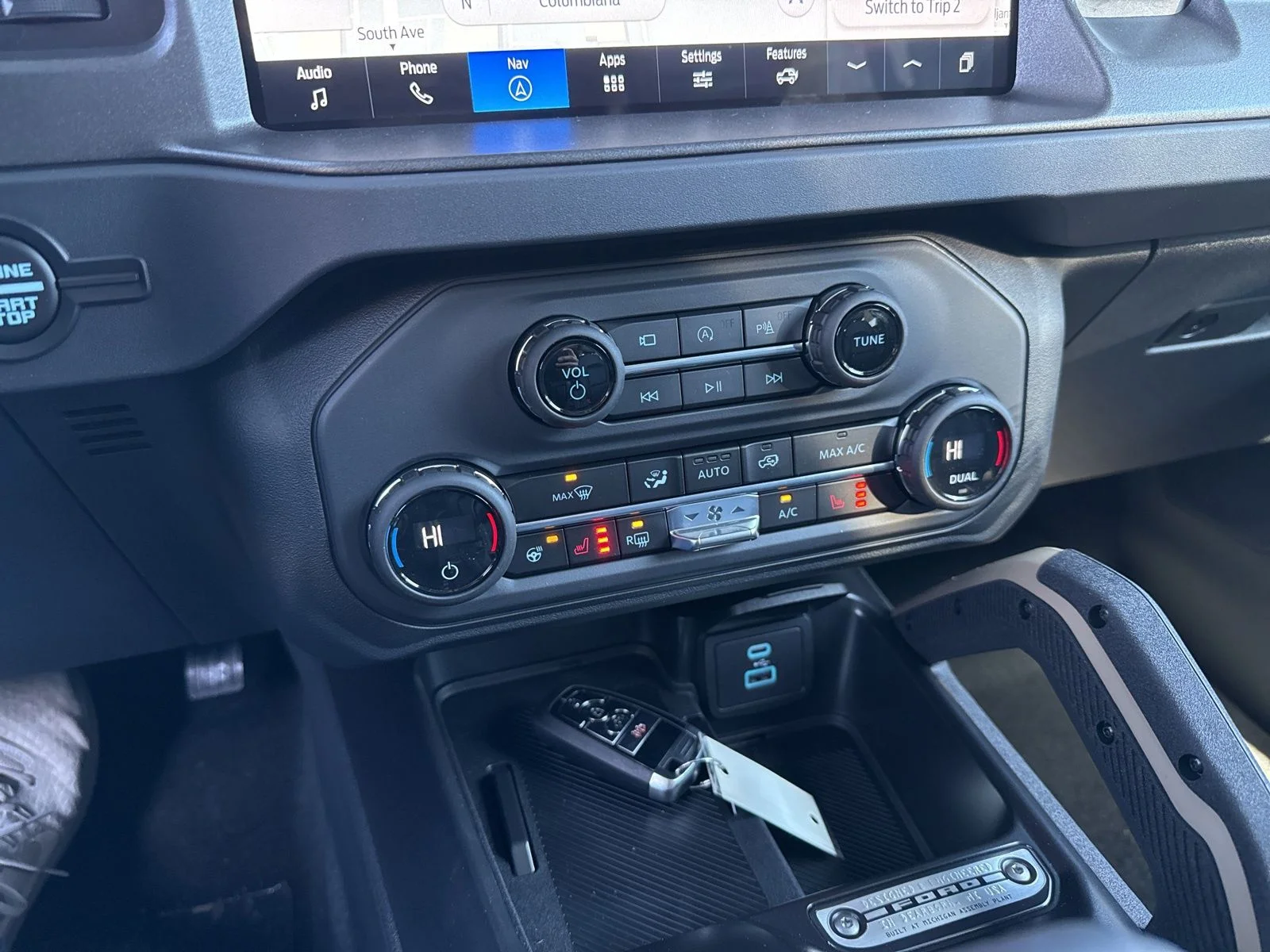 New 2025 Azure Gray Metallic Tri-Coat Ford Badlands® image 27