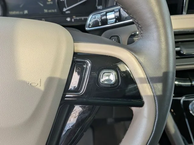 Used 2020 Red Lincoln Reserve image 17