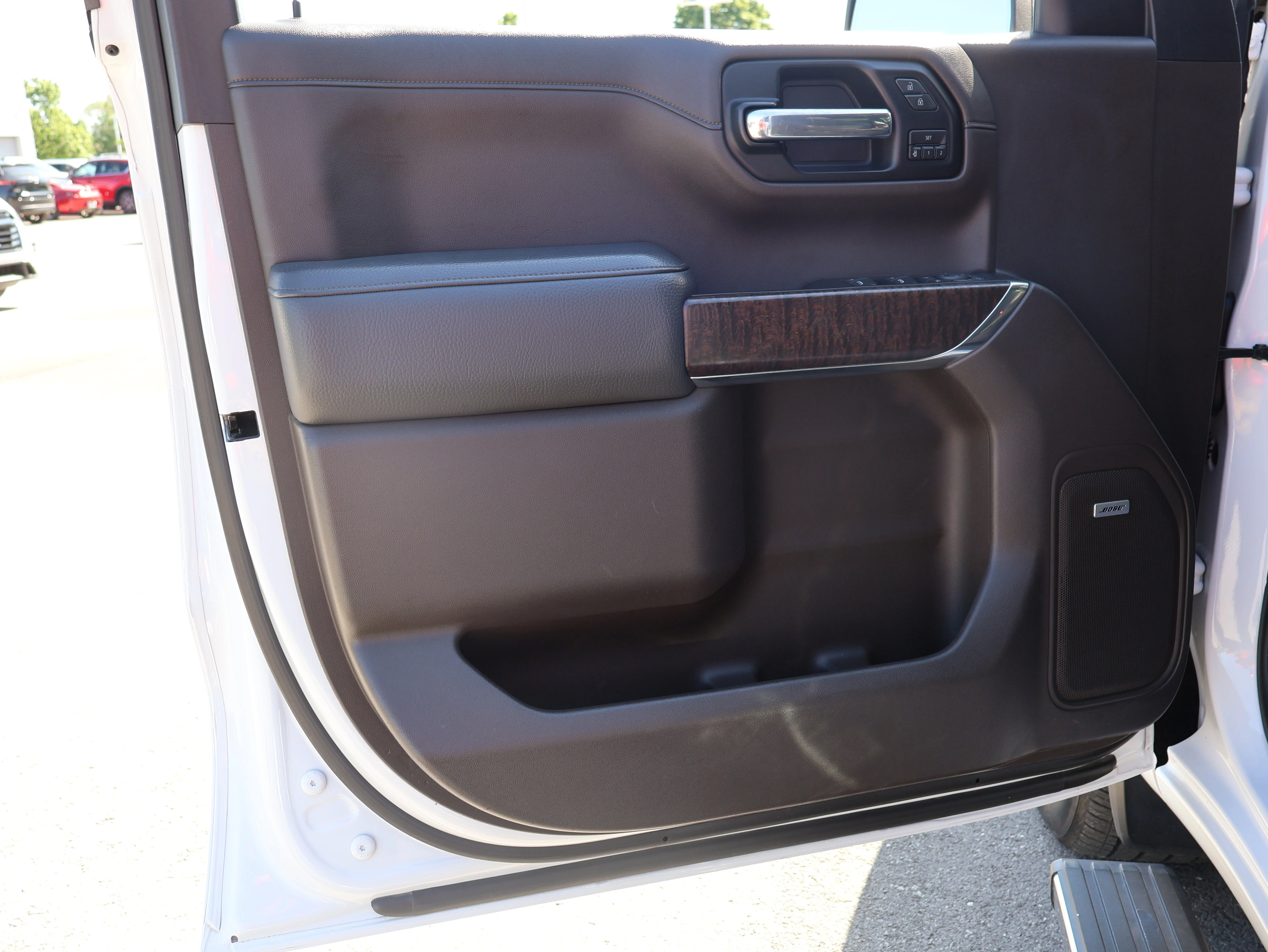 Used 2019 White Frost Tricoat GMC Denali image 47