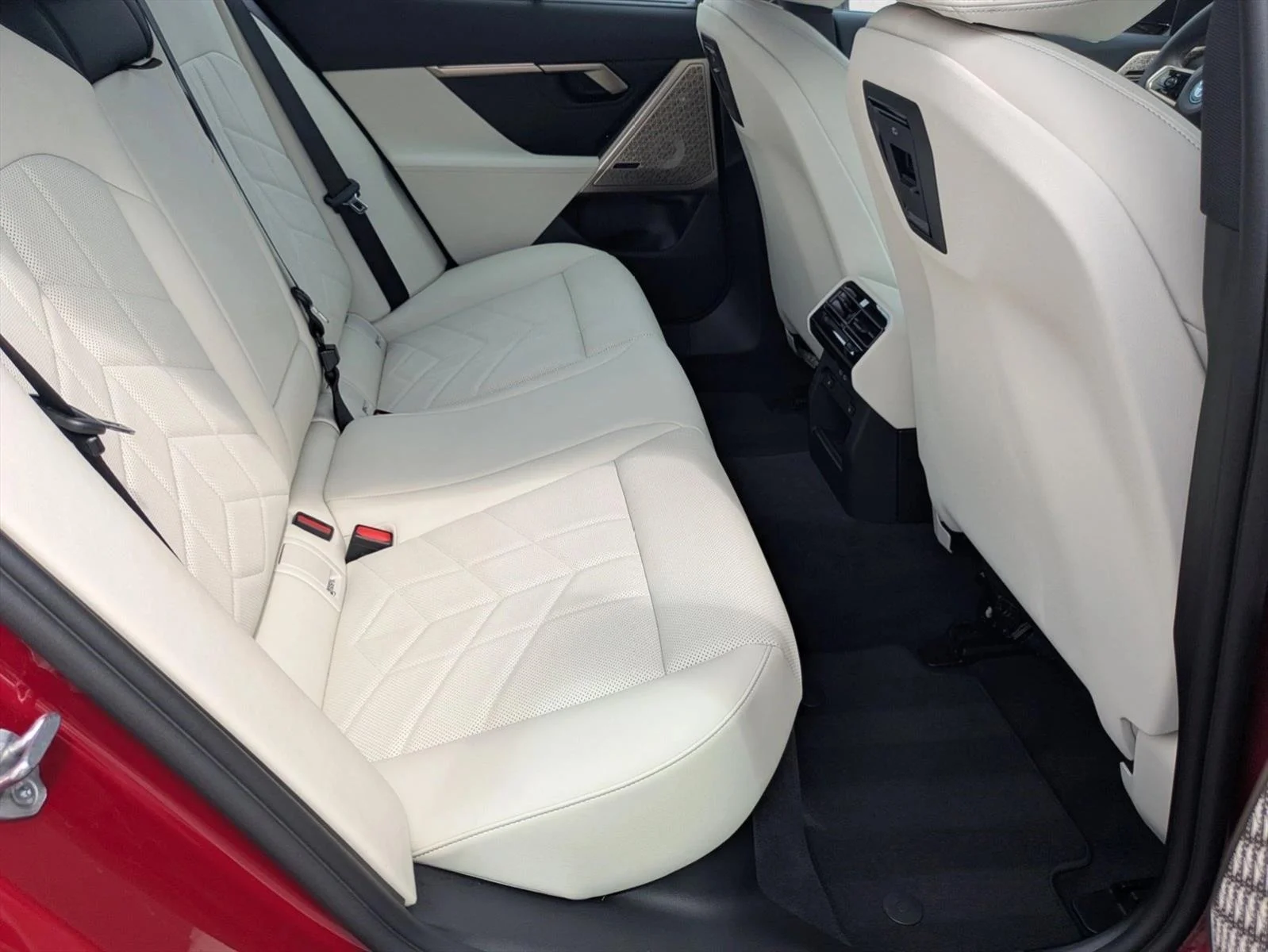 2025 BMW i5 M60 - Photo 20