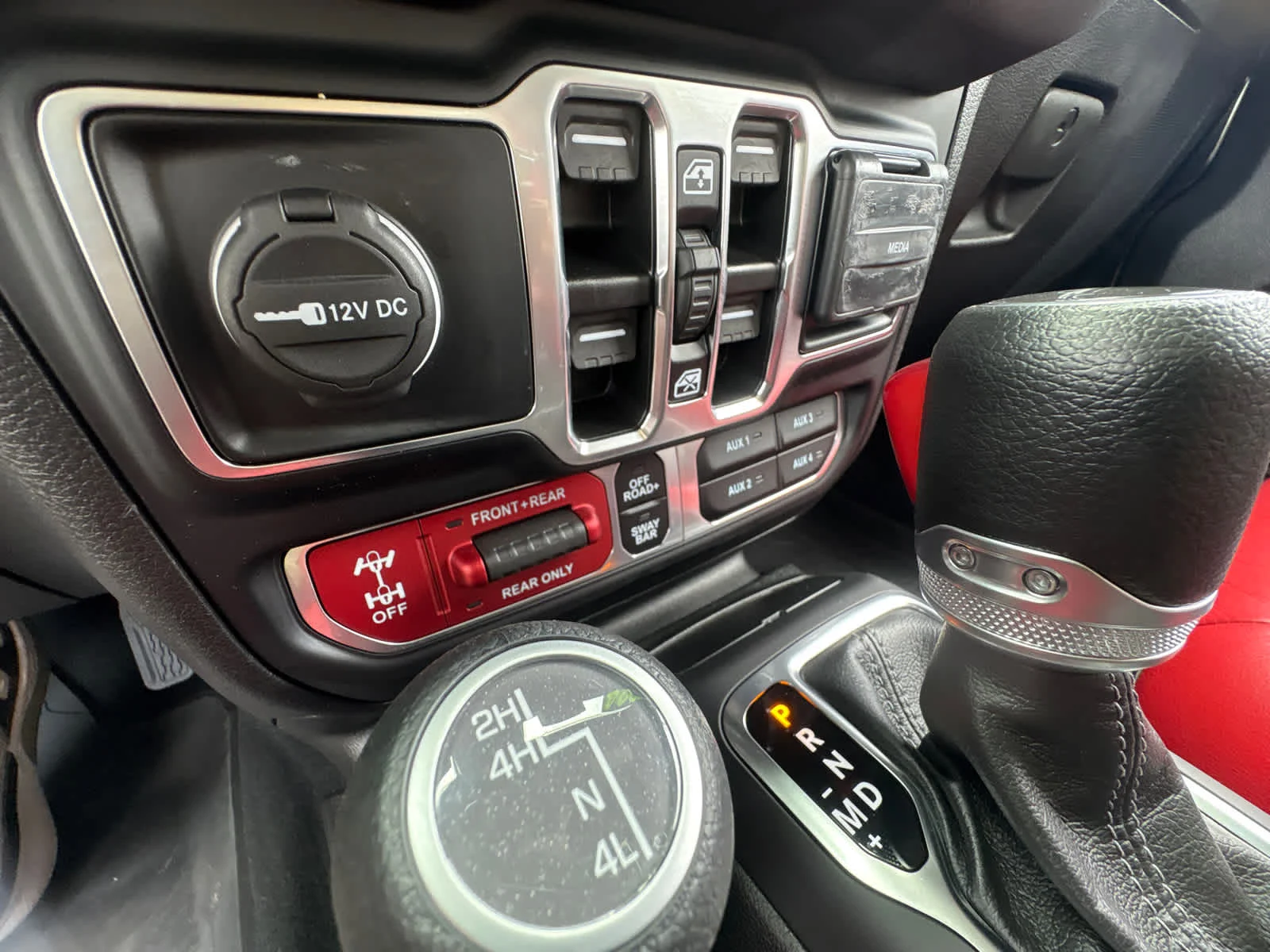 Used 2024 BLACK Jeep Rubicon image 27