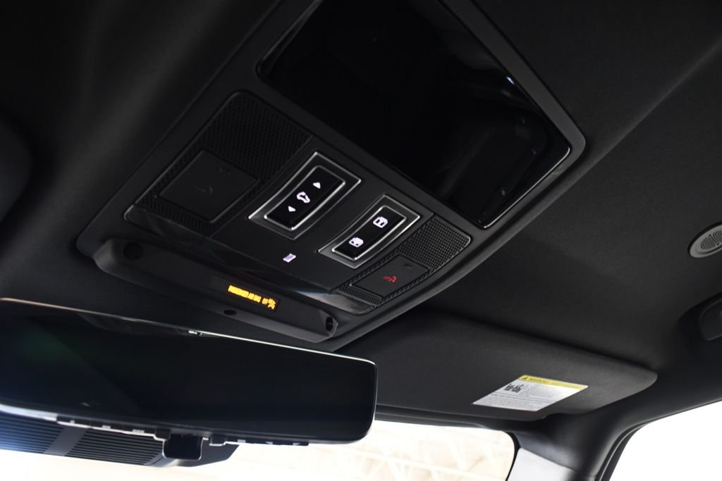 New 2026 Santorini Blk Land Rover S image 33
