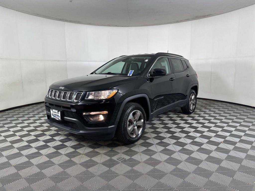 Used 2019  Jeep  image 12