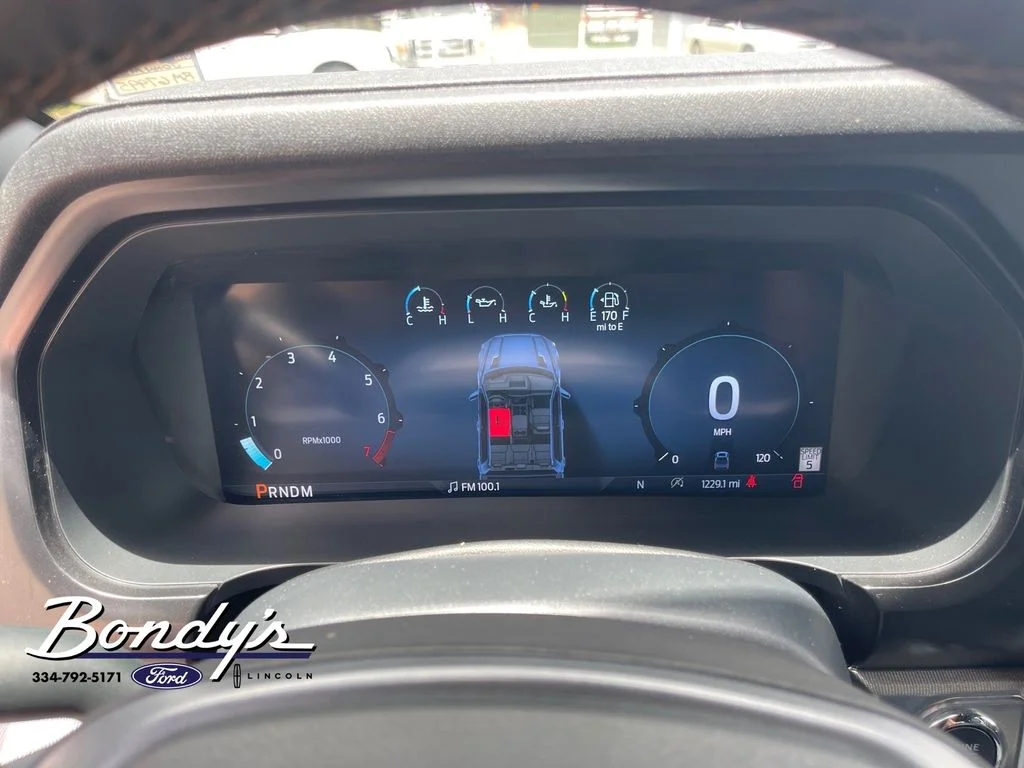 Used 2025 Gray Metallic Ford Lariat image 4