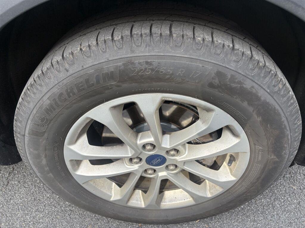 Used 2020 Dark Ford SE image 9