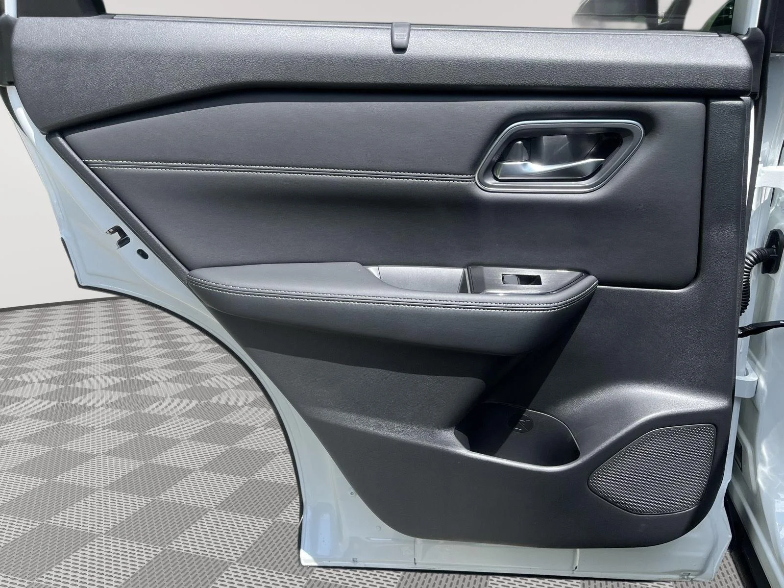 New 2026 Everest White Pearl TriCoat Nissan Platinum image 13