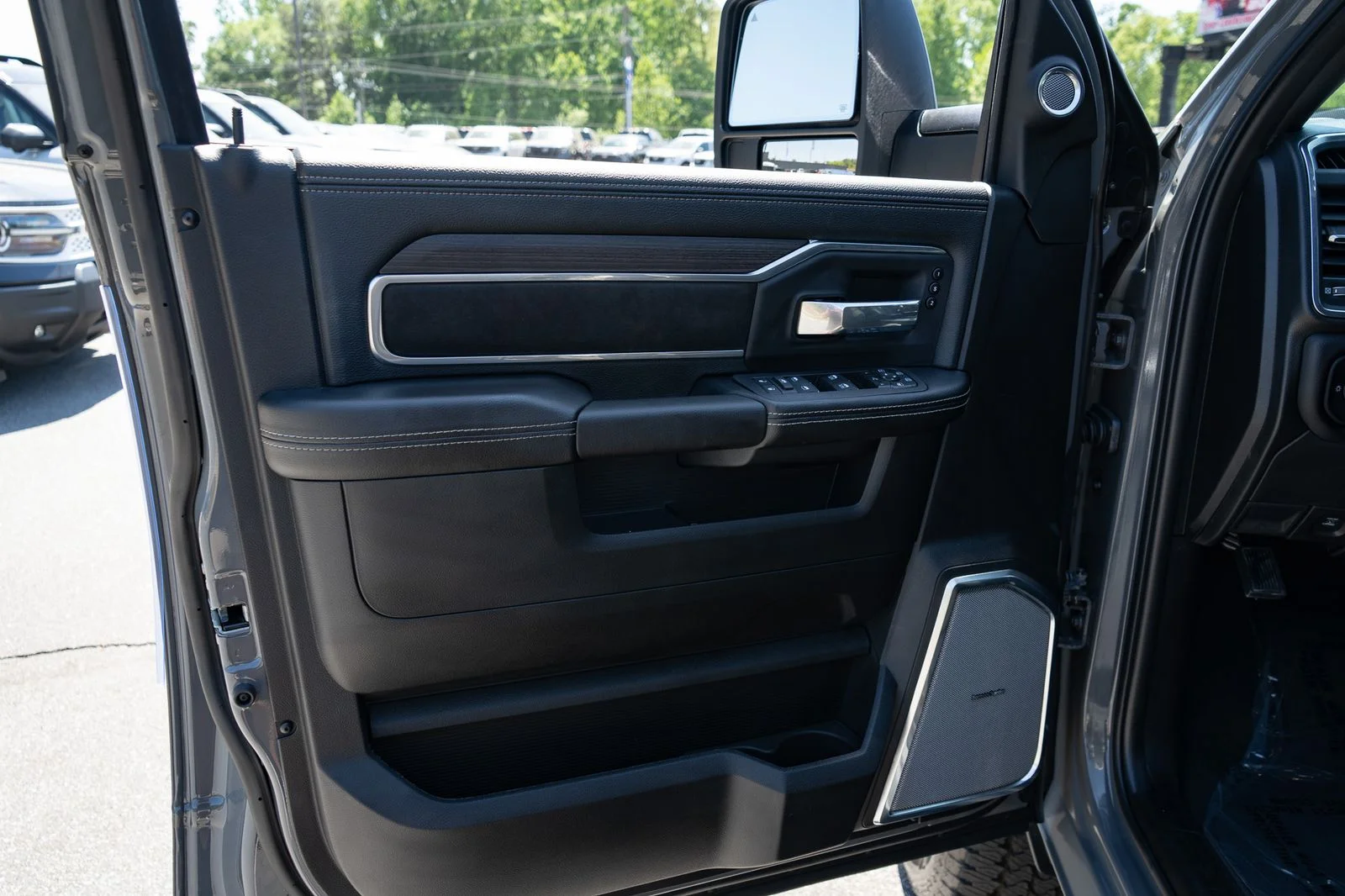 New 2026 Ceramic Gray Clear-Coat Exterior Paint RAM Laramie image 17