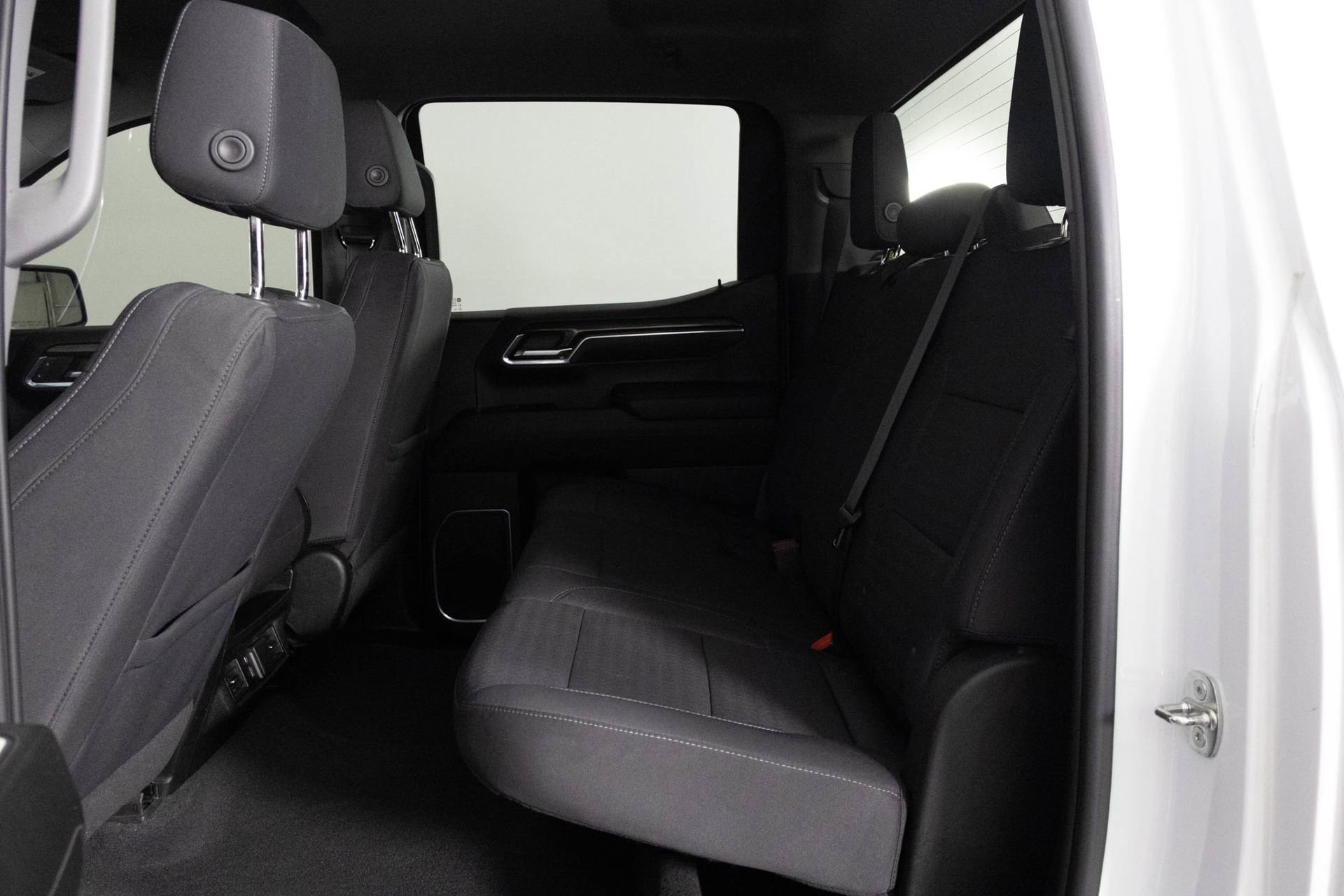 2023 CHEVROLET SILVERADO - Image 32