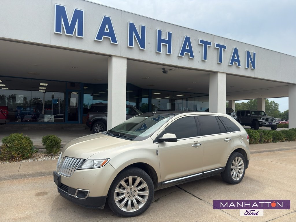 Used 2011 Gold Leaf Metallic Lincoln Base image 1