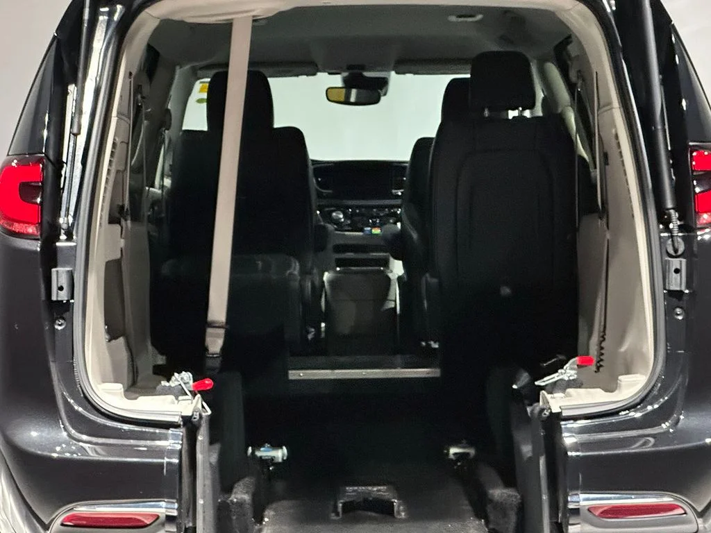 2022 Chrysler Pacifica Touring L - Photo 9