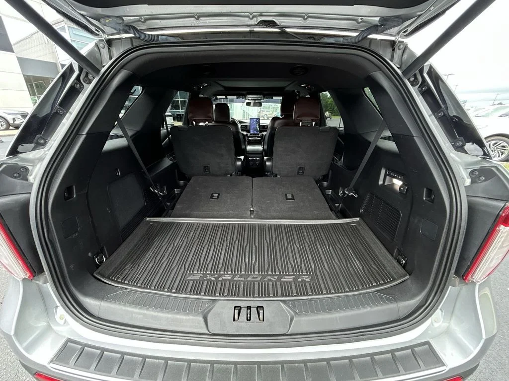 Used 2021 Silver Ford Platinum image 31